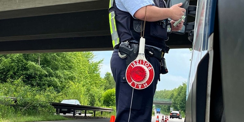 POL-REK: 240522-3: Verkehrsüberwachung auf der B 59 - Polizei ahndet etwa 130 Verstöße - Foto: presseportal.de