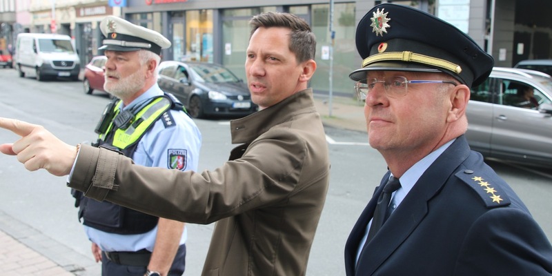 POL-SI: Landrat ordnet Strategische Fahndung für Siegener Innenstadt an Die Polizei schaut nicht weg, sondern sie sorgt für Sicherheit - #polsiwi - Foto: presseportal.de