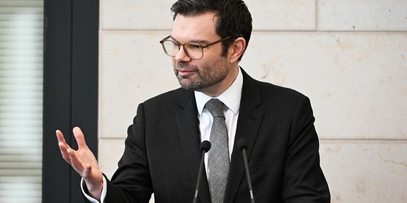 Den Deutschen fehle manchmal Gemeinschaftsgefühl, findet Buschmann. - Foto: Uli Deck/dpa