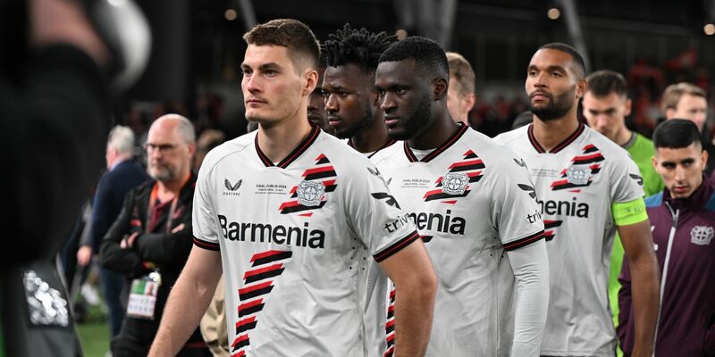 Dass ihre unglaubliche Serie im 52. Spiel ausgerechnet in einem Finale endete, schmerzte alle bei Bayer Leverkusen sehr. - Foto: Federico Gambarini/dpa