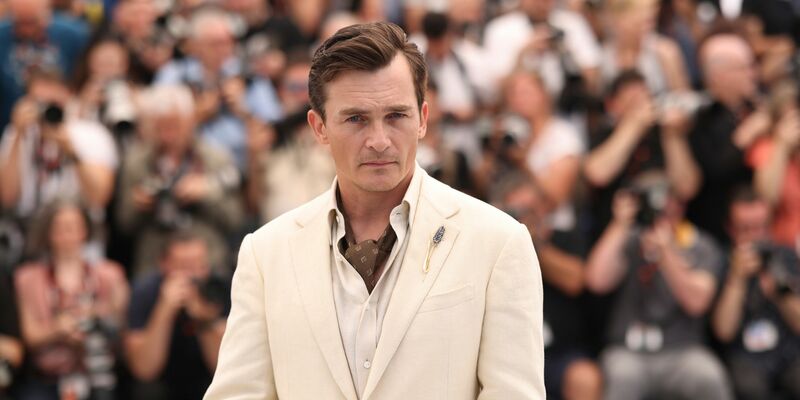 Rupert Friend verstärkt das Ensemble des neuen «Jurassic World»-Films. - Foto: Vianney Le Caer/Invision/AP/dpa