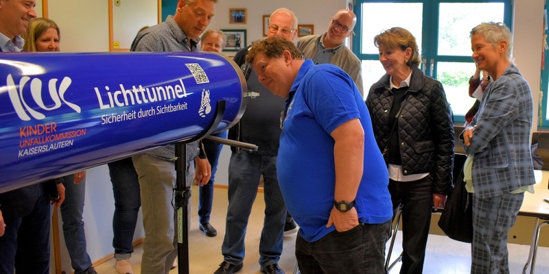 POL-PPWP: Lichttunnel der Kinderunfallkommission vorgestellt - Foto: presseportal.de