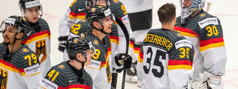 Die deutschen Eishockey-Spieler wollen den Kopf nicht hängen lassen und es nächstes Jahr wieder versuchen. - Foto: Pryèek Vladimír/CTK/dpa