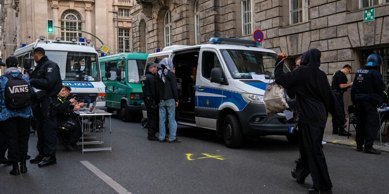 Die Polizei hat die Besetzung eines Gebäudes der Berliner Humboldt-Universität für beendet erklärt. - Foto: Christophe Gateau/dpa