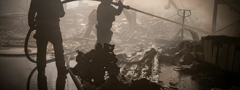 Die russische Armee hat ein Industriegebiet in Charkiw bombadiert. - Foto: Nicolas Cleuet/Le Pictorium via ZUMA Press/dpa
