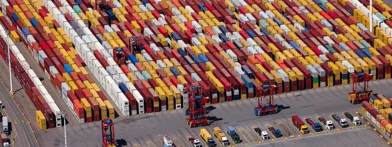 Die deutsche Wirtschaft ist im zweiten Quartal leicht geschrumpft (Archivfoto) - Foto: Christian Charisius/dpa