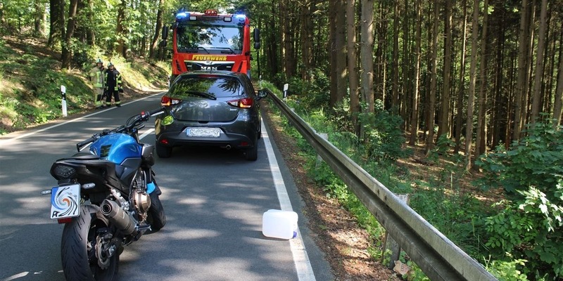 POL-RBK: Wermelskirchen - Kanister auf der Fahrbahn löst Auffahrunfall mit Schwerverletztem aus - Foto: presseportal.de
