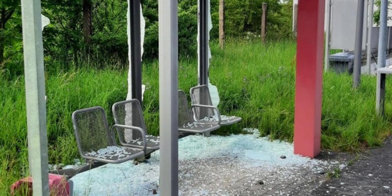 BPOLI KLT: Fahrgastunterstand beschädigt - Zeugen gesucht - Foto: presseportal.de