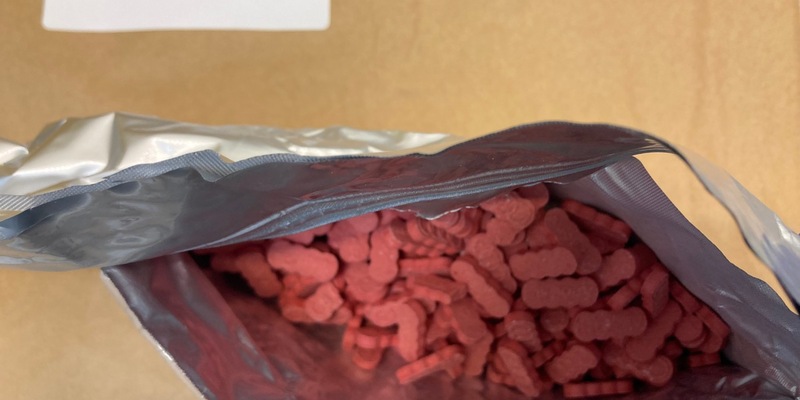 ZOLL-E: Drogenpost - Zollfahndung und Staatsanwaltschaft Kleve international erfolgreich - über 800 Drogensendungen, 3 Waffen sichergestellt - vier Festnahmen in Deutschland und dem europäischen Ausland - Foto: presseportal.de