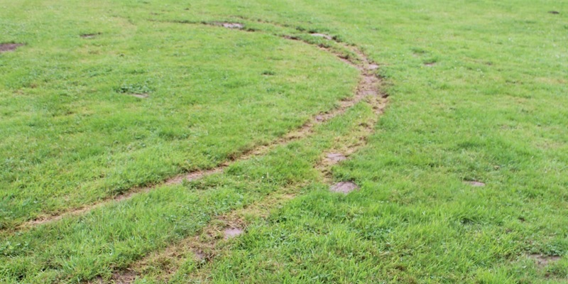 POL-MI: Fußballplatz durch Reifenspuren beschädigt - Foto: presseportal.de