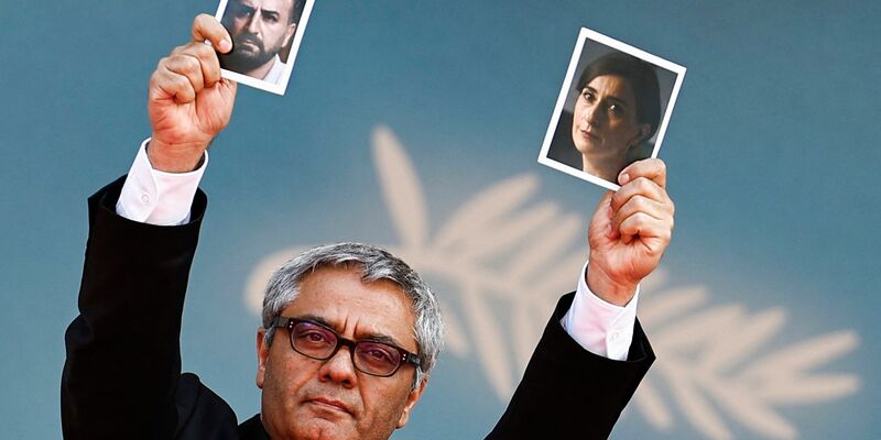 Der iranische Regisseur Mohammad Rasoulof ist mit seinem Film «The Seed of the Sacred Fig» bei der 77. Ausgabe der Filmfestspiele von Cannes für die Goldene Palme nominiert. - Foto: Sameer Al-Doumy/AFP/dpa