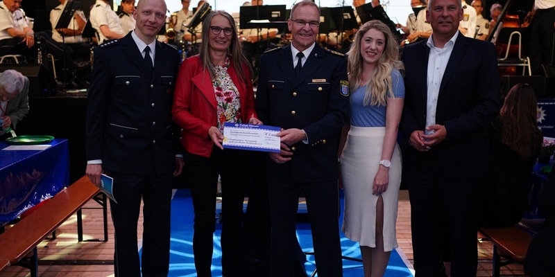 POL-HPE: Start des Hessentags 2024 in Fritzlar - Innenminister Prof. Dr. Roman Poseck eröffnet Polizei Bistro - Foto: presseportal.de