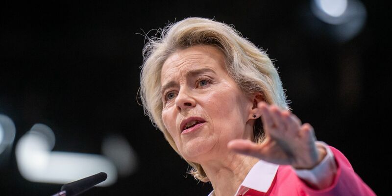 Schließt eine Kooperation mit der rechtskonservativen EKR-Fraktion nicht ausgeschlossen: Ursula von der Leyen. - Foto: Michael Kappeler/dpa