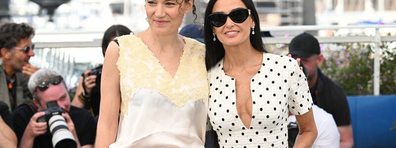 Für das Drehbuch zu ihrem Film mit Schauspielerin Demi Moore (r) wurde Regisseurin Coralie Fargeat (l) in Cannes ausgezeichnet. - Foto: Doug Peters/PA Wire/dpa