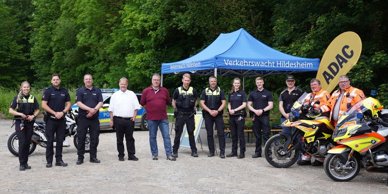POL-HI: Motorrad-Aktionstag Kaffee statt Knöllchen am Weinberg und Roten Berg - Foto: presseportal.de
