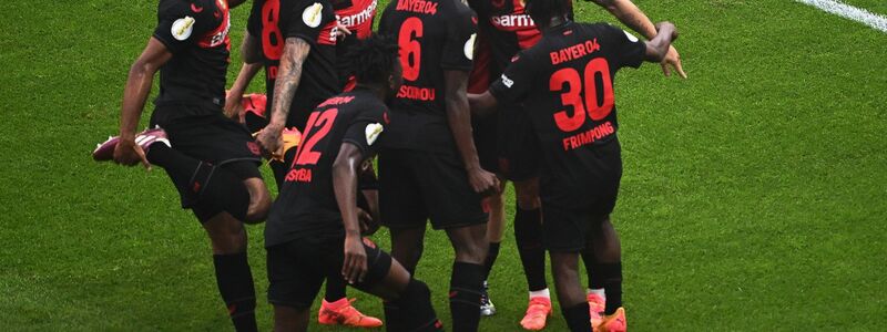 Der deutsche Meister setzte sich im Finale gegen Kaiserslautern trotz langer Unterzahl mit 1:0 durch. - Foto: Sebastian Christoph Gollnow/dpa