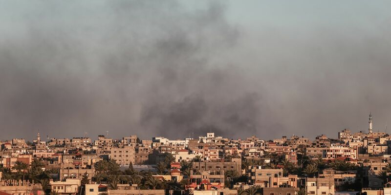 Die israelische Botschaft in Madrid wies auf X die Aussage der spanischen Verteidigungsministerin Margarita Robles, in Gaza geschehe «ein wahrer Völkermord», zurück. - Foto: Jehad Alshrafi/APA Images via ZUMA Press Wire/dpa
