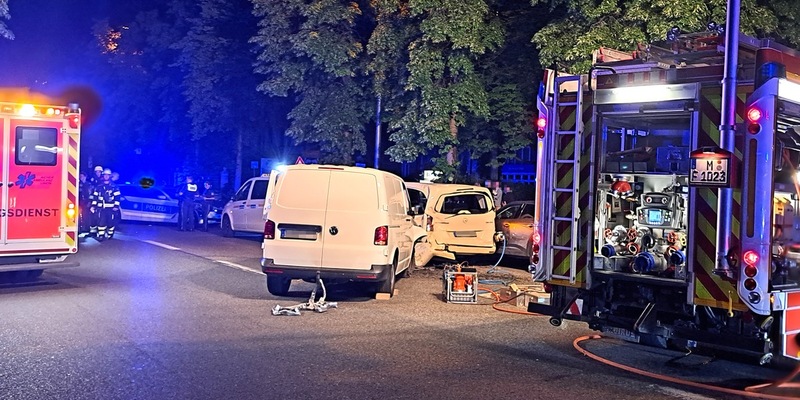 FW-M: Schwerer Verkehrsunfall fordert mehrere Verletzte (Maxvorstadt) - Foto: presseportal.de