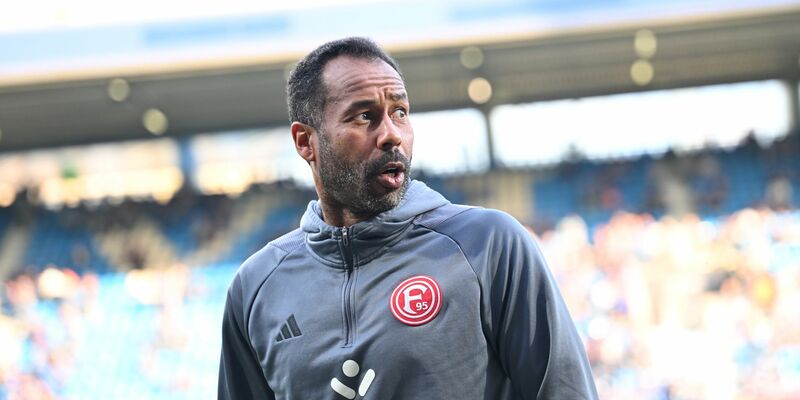 Fortunas Trainer Daniel Thioune warnt vor dem VfL Bochum. - Foto: David Inderlied/dpa