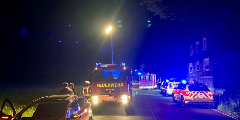 FW Drolshagen: Glücklicherweise keine schweren Verletzungen: Pkw überschlägt sich nahe Wenkhausen - Foto: presseportal.de