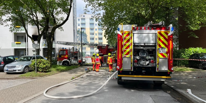 FW-Heiligenhaus: Feuer und Menschenrettung in Mehrfamilienhaus - Foto: presseportal.de