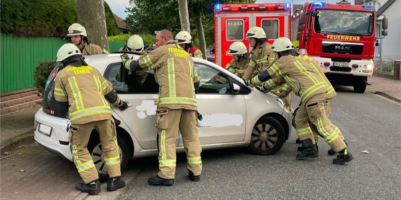 FW Lehrte: Eine leichtverletzte Person bei Verkehrsunfall in Ahlten - Foto: presseportal.de