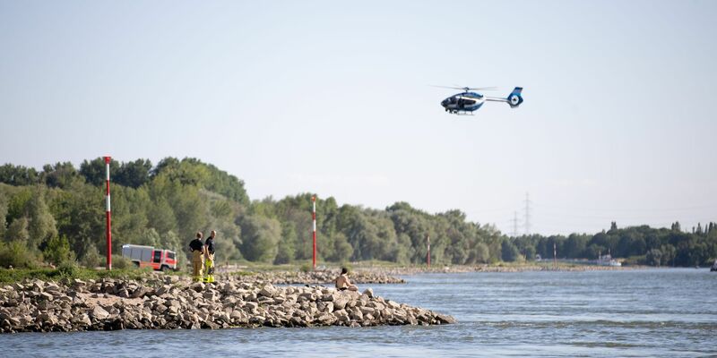 An sogenannten Kribben oder Buhnen - ins Wasser ragende Kiesflächen - bilden sich oft gefährliche Strudel und Strömungen. - Foto: Justin Brosch/Justin Brosch/dpa