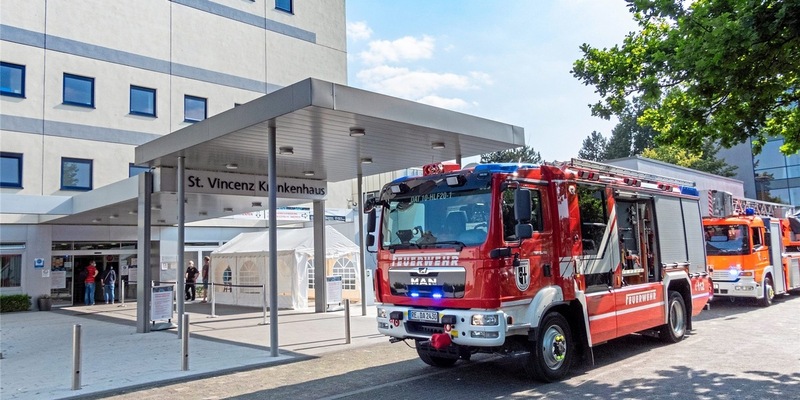 FW Datteln: Feuer im Sankt Vincenz Krankenhaus Datteln und 3 ausgelöste Brandmeldeanlagen - Foto: presseportal.de