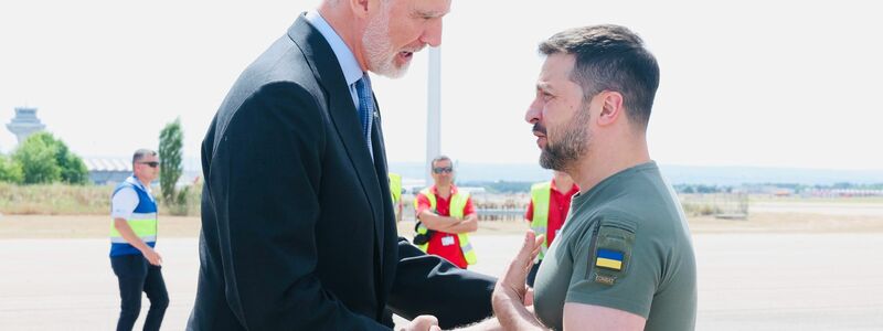 Spniens König Felipe VI. begrüßt den ukrainischen Präsidenten Wolodymyr Selenskyj. - Foto: Casa De S.M. El Rey/EUROPA PRESS/dpa