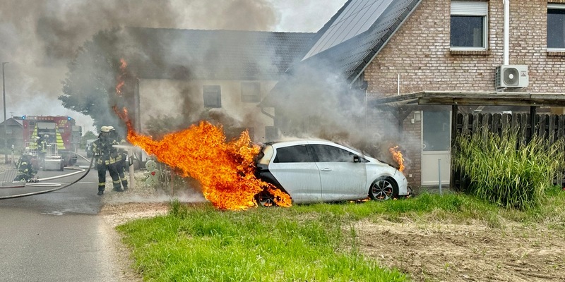 FFW Schwalmtal: Feuerwehr verhindert Übergreifen der Flammen - Foto: presseportal.de