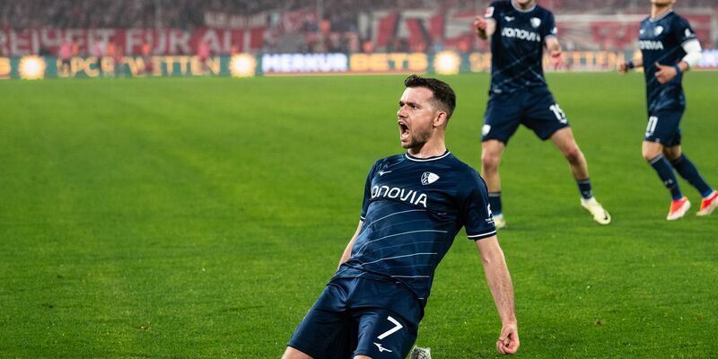 Bochums Torschütze Kevin Stöger jubelt nach seinem Treffer zum 0:3. - Foto: Marius Becker/dpa