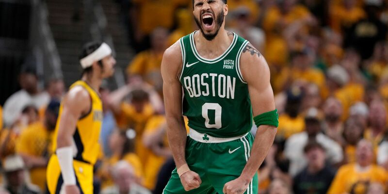 Kam gegen die Indiana Pacers auf 26 Punkte, 13 Rebounds und acht Assists: Bostons Jayson Tatum. - Foto: Michael Conroy/AP