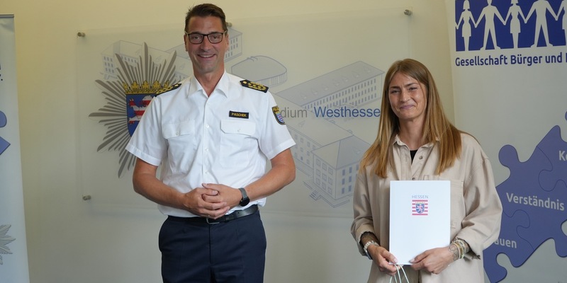 POL-WI: Gesellschaft Bürger und Polizei e.V. belobigt Bürgerinnen und Bürger für Zivilcourage - Foto: presseportal.de