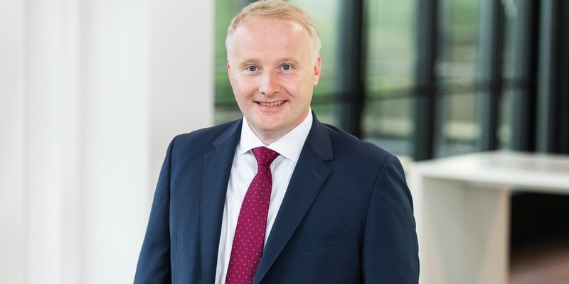 Martin Wierer steigt in den Vorstand der DEVK-Krankenversicherung auf - Foto: presseportal.de