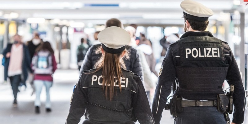 Bundespolizeidirektion München: Tätlicher Angriff am Bahnhof Pasing / 36-Jähriger verletzt drei Personen - Foto: presseportal.de