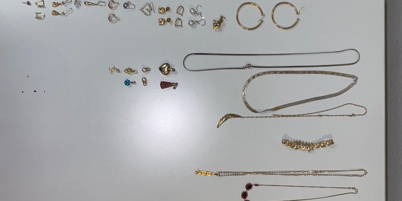 POL-MA: Edingen-Neckarhausen: Tüte mit Schmuck im Feldgebiet gefunden - Eigentümer gesucht! - Foto: presseportal.de