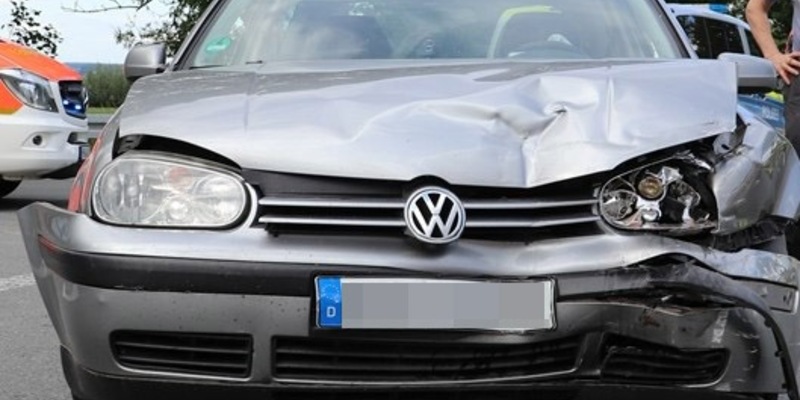 POL-HX: Zweiter Unfall innerhalb von 14 Tagen an der gleichen Stelle - Zwei Verletzte - Foto: presseportal.de