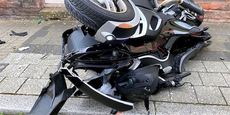 POL-PPWP: Kettenreaktion bei Unfall - zwei Schwerverletzte - Foto: presseportal.de