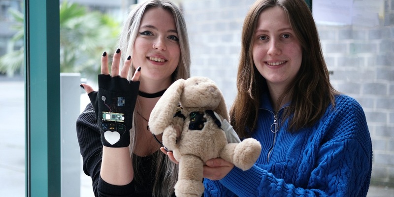 Kranken Kindern virtuell Händchen halten - Foto: presseportal.de