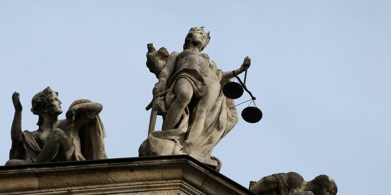 Ein Gericht in München musste über die Gefährlichkeit von Preisschildern urteilen. - Foto: Karl-Josef Hildenbrand/dpa