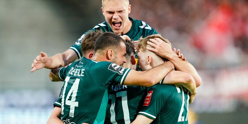 Jahn Regensburg hat den Aufstieg in die 2. Liga perfekt gemacht. - Foto: Uwe Anspach/dpa