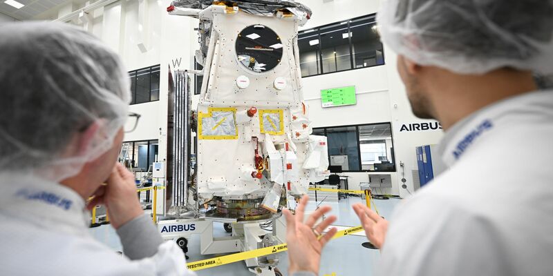 Nach Angaben der Europäischen Weltraumorganisation ist «Earthcare» ihre größte und komplexeste aller bahnbrechenden Erdforschungsmissionen. - Foto: Felix Kästle/dpa