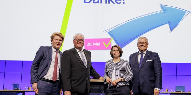 Vertreter stimmen Fusion mit Raiffeisen-Volksbank Aschaffenburg einstimmig zu - Foto: presseportal.de