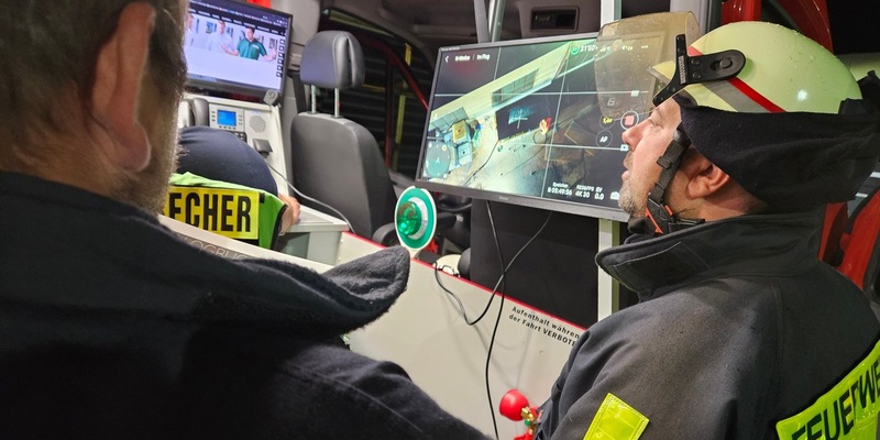 FW Datteln: Chemieeinsatz nach Brand auf Betriebsgelände - Foto: presseportal.de