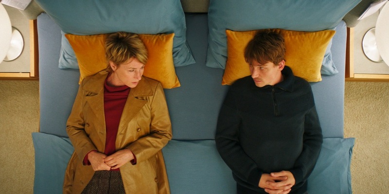 Alles in bester Ordnung- sechster ARD Debüt-Film 2024 mit Corinna Harfouch und Daniel Sträßer / Ab Sonntag, 2. Juni in der ARD Mediathek und um 23:35 Uhr im Ersten - Foto: presseportal.de