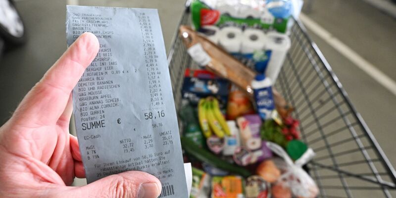Nach Beginn des russischen Angriffskrieges gegen die Ukraine hatten sich vor allem Energie und Lebensmittel sprunghaft verteuert. - Foto: Bernd Weißbrod/dpa