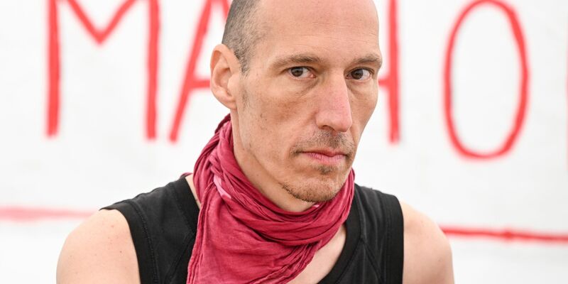 Der Klimaaktivist Wolfgang Metzeler-Kick befindet sich seit 84 Tagen im Hungerstreik. - Foto: Jens Kalaene/dpa