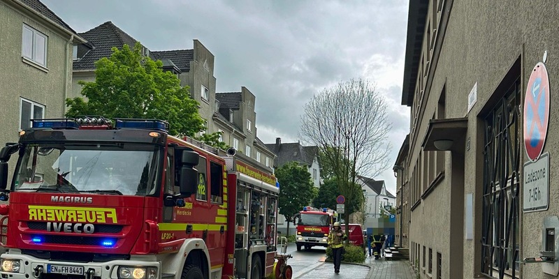 FW-EN: Kleinbrand im Industriebetrieb - Behältnis wurde ins Freie transportiert. - Foto: presseportal.de