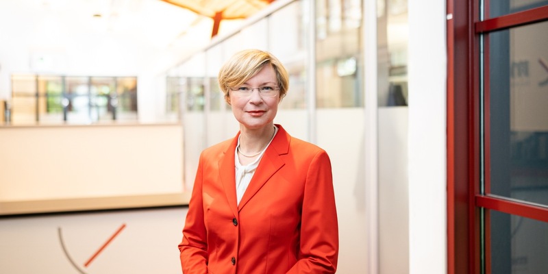 IT-Strategietage Masterclass Summit in Köln: mecom-Geschäftsführerin Mandy Best hält Impulsvortrag zu IT-Sicherheit in Unternehmen - Foto: presseportal.de