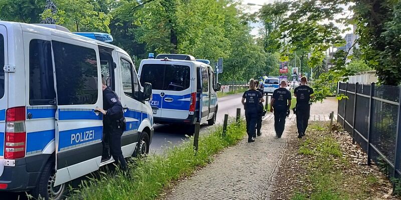 Nach einer Gewalttat in einer Flüchtlingsunterkunft in Potsdam ist die Polizei auf der Suche nach dem Täter. - Foto: Christian Pörschmann/reporternet24/dpa